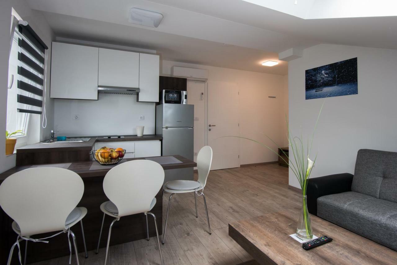 Seasons Apartmani Осиек Экстерьер фото